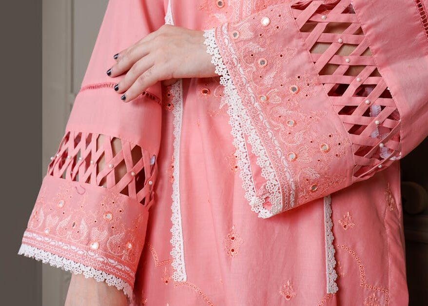 découvrez viral clothing, la marque de vêtements tendance qui fait sensation sur les réseaux sociaux. adoptez un style unique et audacieux avec nos collections exclusives et actuelles. livraison rapide et qualité garantie.