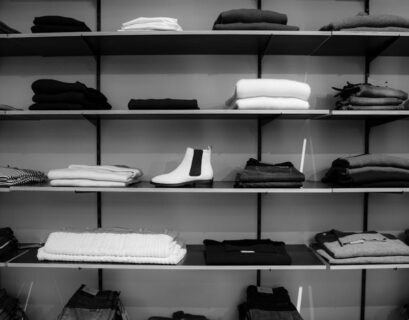 découvrez une large sélection de wardrobes élégantes et fonctionnelles pour organiser vos vêtements avec style. trouvez l’armoire idéale pour optimiser votre espace et sublimer votre intérieur.