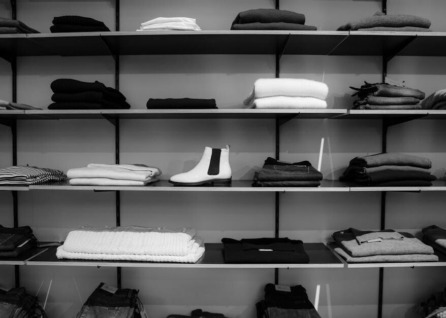 découvrez une large sélection de wardrobes élégantes et fonctionnelles pour organiser vos vêtements avec style. trouvez l’armoire idéale pour optimiser votre espace et sublimer votre intérieur.