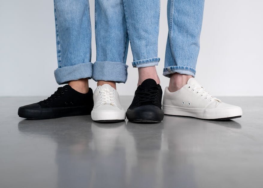 découvrez l'univers de la fast fashion : ses origines, ses impacts sur l'environnement et la société, ainsi que des alternatives durables pour une mode plus responsable.