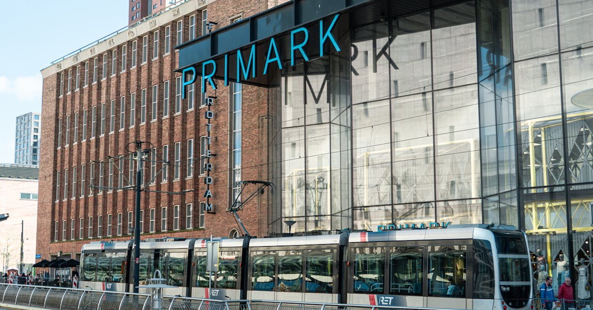 découvrez primark, la célèbre enseigne de mode à petits prix. profitez des dernières tendances vêtements, accessoires, et articles pour la maison à prix abordables dans nos magasins en france.