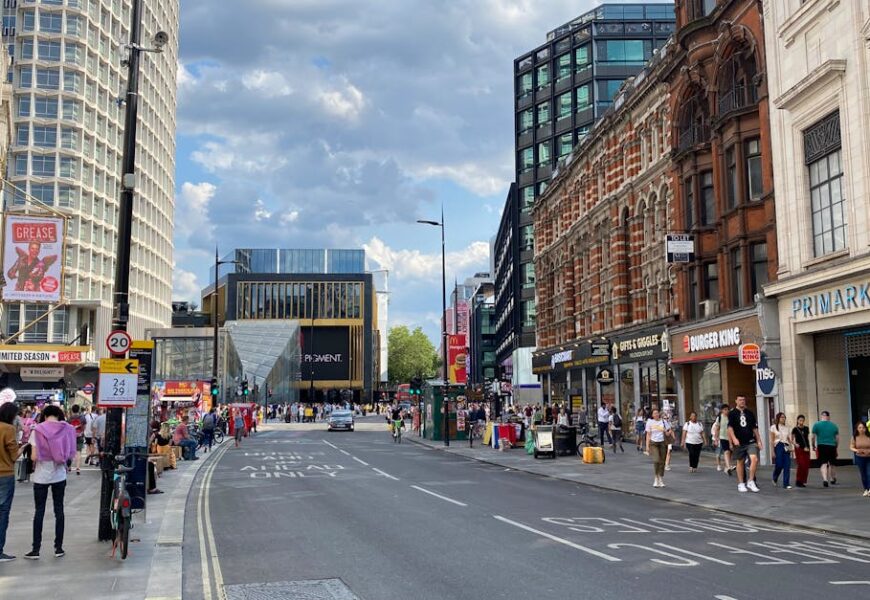 découvrez primark, l’enseigne de mode à petits prix proposant un vaste choix de vêtements, accessoires et articles pour la maison tendances. profitez des nouveautés et de bons plans toute l’année en magasin.